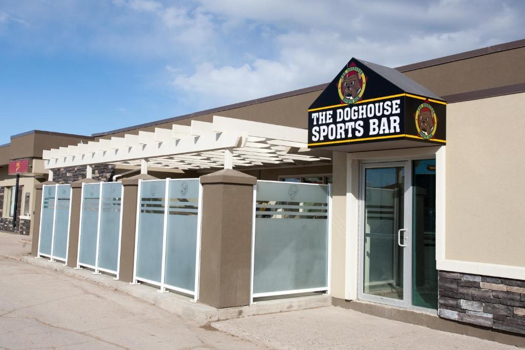 Ptarmigan Inn Hay River エクステリア 写真